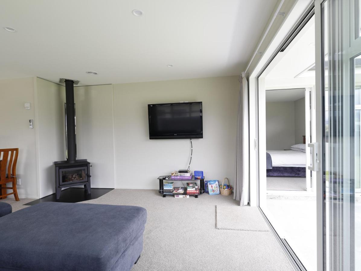 Fiordland Getaway - Te Anau Holiday Home ภายนอก รูปภาพ
