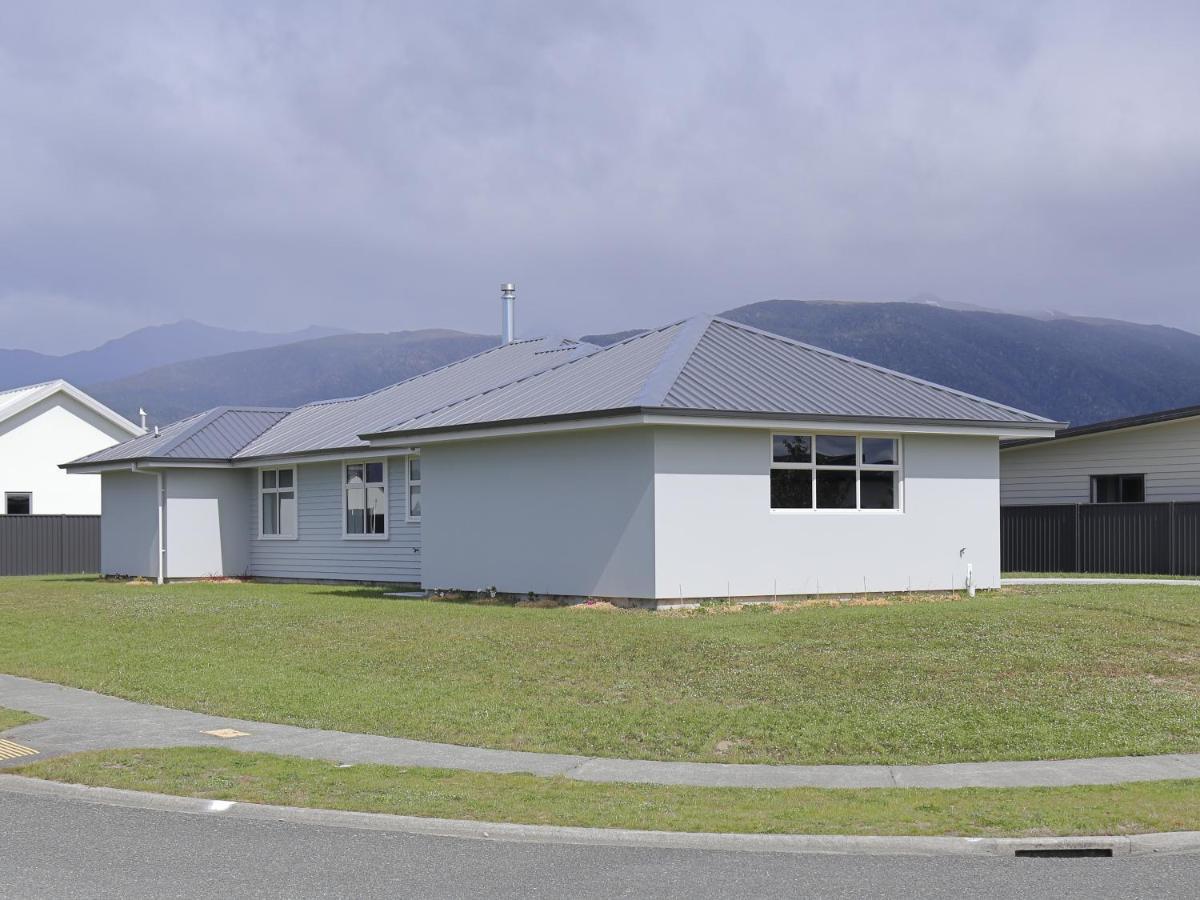 Fiordland Getaway - Te Anau Holiday Home ภายนอก รูปภาพ